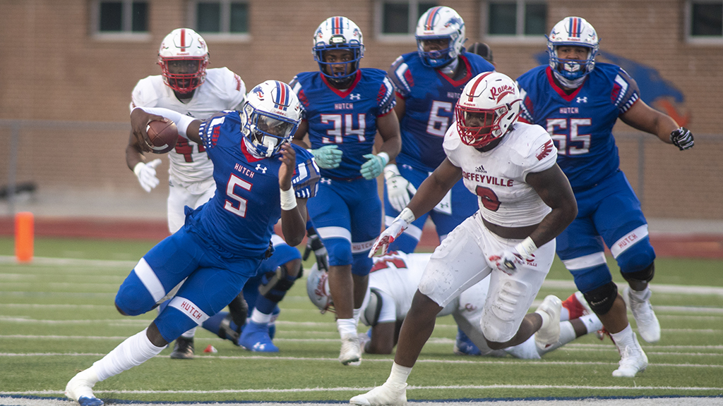 Blue Dragon quarterback C.J. Ogbonna breaks loose for a 30-yard touchdown run in the opening quarter of Friday's 33-10 victory over Coffeyville on Friday at Gowans Stadium. (Andrew Carpenter/Blue Dragon Sports Information)