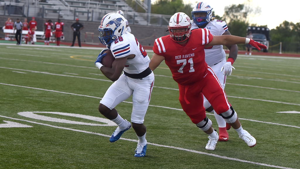 Albert Nunes recovers a Coffeyville fumble and returns it 24 yards for a Blue Dragon touchdown. The Blue Dragons fell to Coffeyville 17-10 on Saturday night in Coffeyville. (Sammi Carpenter/Blue Dragon Sports Information)
