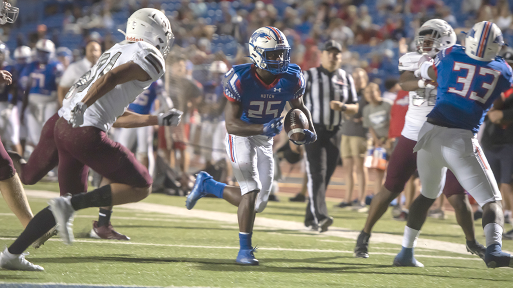 Anwar Lewis rushed for 210 yards and two touchdowns to lead the Blue Dragons to a 55-6 win over Fort Scott on Saturday at Gowans Stadium. (Andrew Carpenter/Blue Dragon Sports Information)