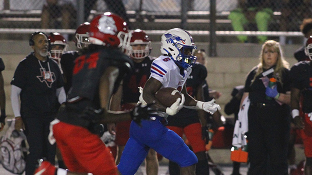 Tre Richardson returns a kickoff 92 yards for a third-quarter touchdown in No. 2 Hutchinson's 42-6 victory over No. 11 Navarro on Saturday night in Corsicana, TX. (Billy Watson/Blue Dragon Sports Information)