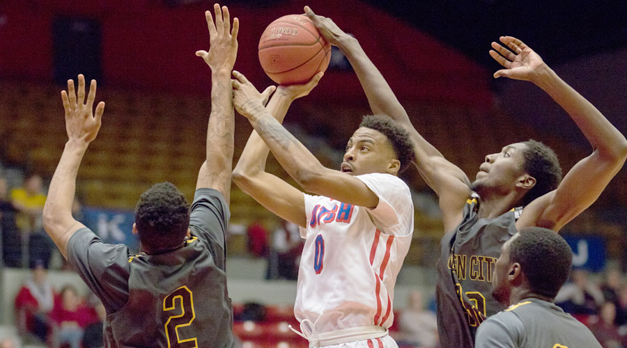 Curtis Hollis had career highs of 19 points and eight rebounds in No. 16 Hutchinson's 92-82 victory over Garden City on Wednesday at the Sports Arena. (Allie Schweizer/Blue Dragon Sports Information)