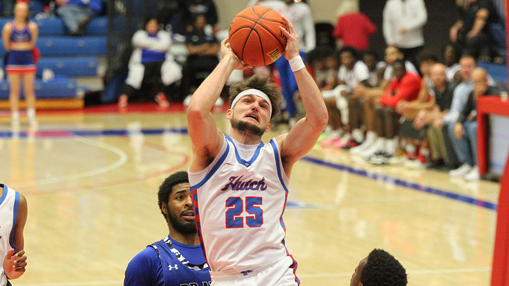 Kernan Bundy comes off the bench to score a season-high 19 points and pace the No. 21-ranked Blue Dragon men to a 103-87 victory over Pratt on Saturday at the Sports Arena. (Billy Watson/Blue Dragon Sports Information)