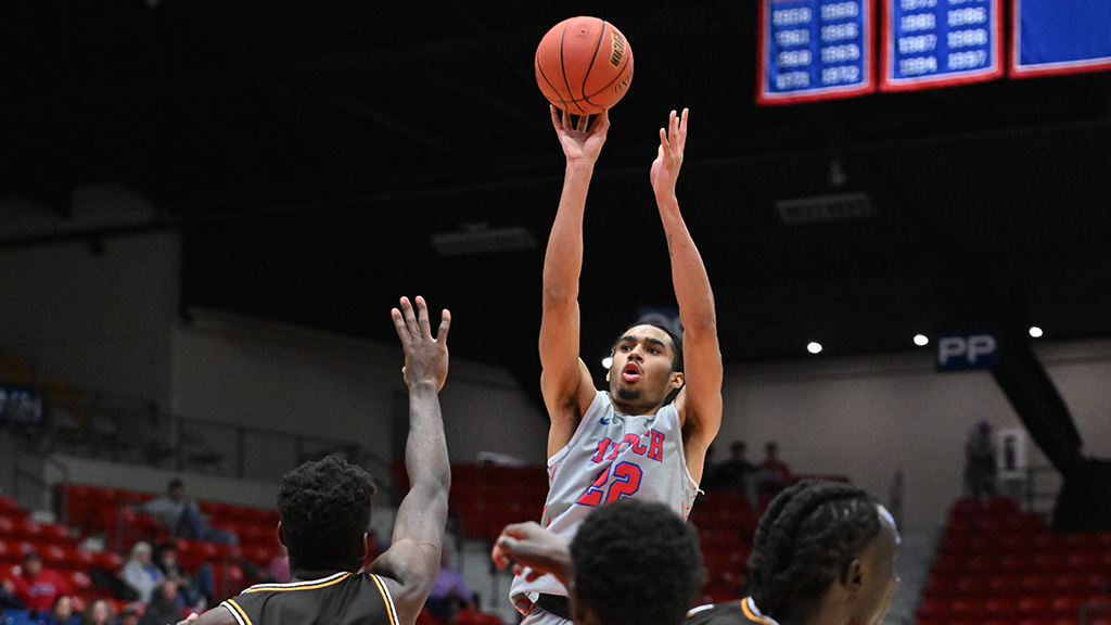 Kamryn Thomas has 20 or his team-high 22 points in the first half, leasing the No. 14 Blue Dragons to an 85-64 victory over Garden City on Saturday at the Sports Arena. (Andrew Carpenter/Blue Dragon Sports Information)