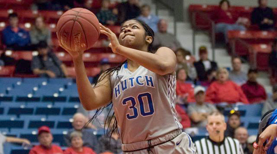 Kayla Barber and the No. 17 Blue Dragon women travel to Coffeyville for a 5 p.m. game on Saturday in Coffeyville. (Allie Schweizer/Blue Dragon Sports Information)