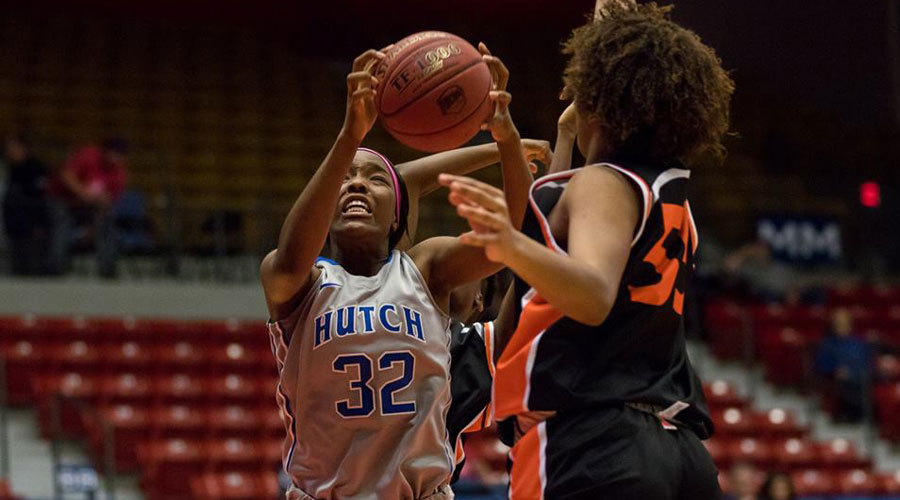 Jada Mickens leads the Blue Dragon women to a 50-35 victory over Dodge City on Monday in Dodge City (Allie Schweizer/Blue Dragon Sports Information)