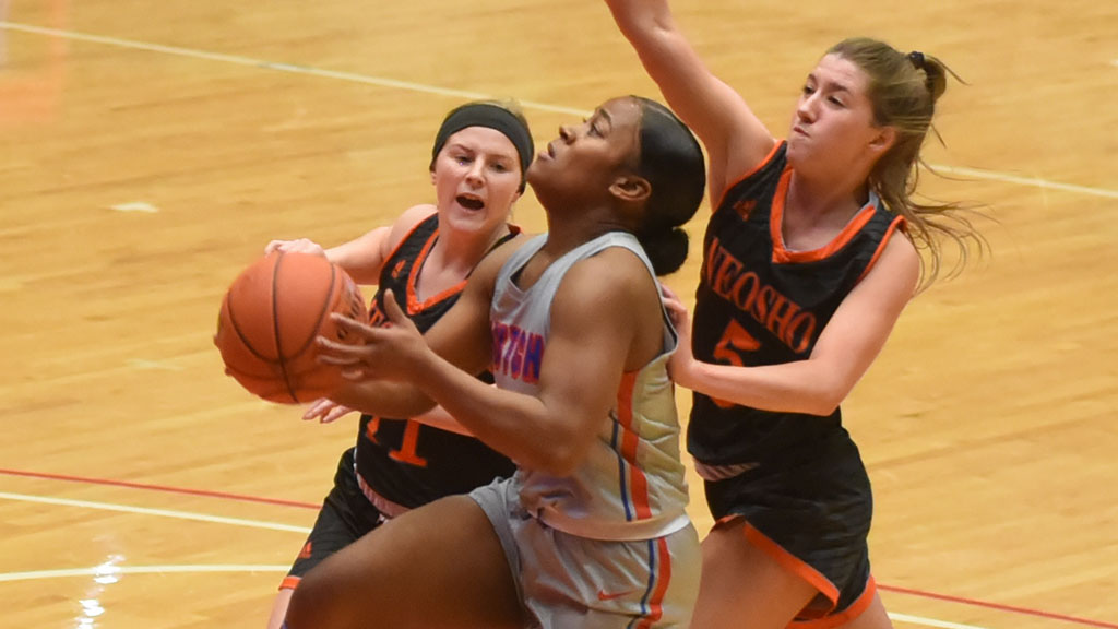 Ishante Suttington had a huge third quarter and finished with 11 points in a 70-64 loss to Independence on Wednesday at Independence.