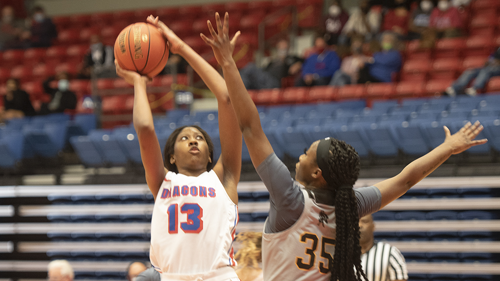 Lani Morris scores early in the fourth quarter of a 56-42 Blue Dragon victory over Garden City on Saturday at the Sports Arena. (Garrett Reihs/Blue Dragon Sports Information)