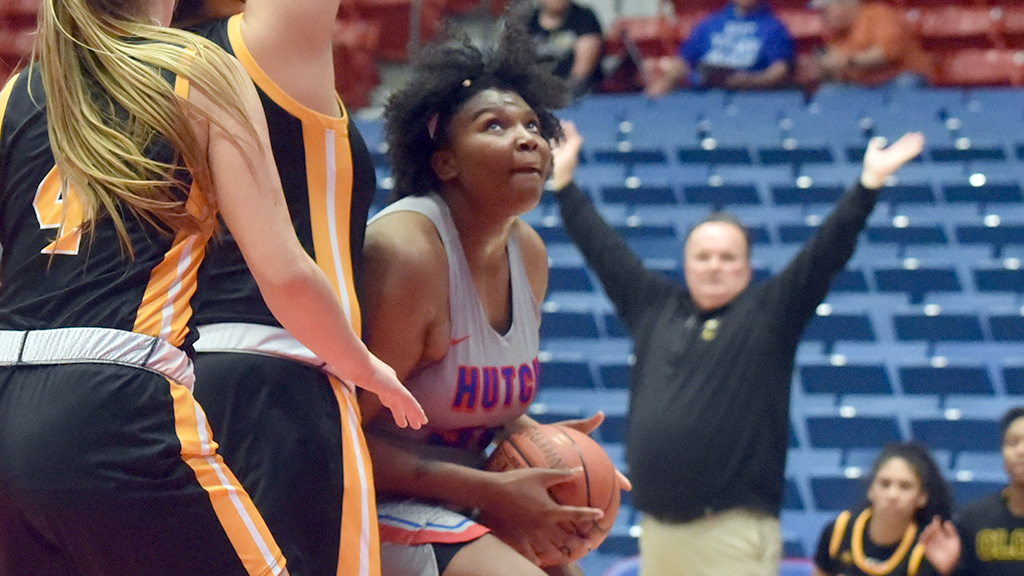 Chanteese Craig gets set to go up for two of her 11 points in the Blue Dragons' 79-59 win over Cloud County on Wednesday at the Sports Arena. (Sammi Carpenter/Blue Dragon Sports Information)