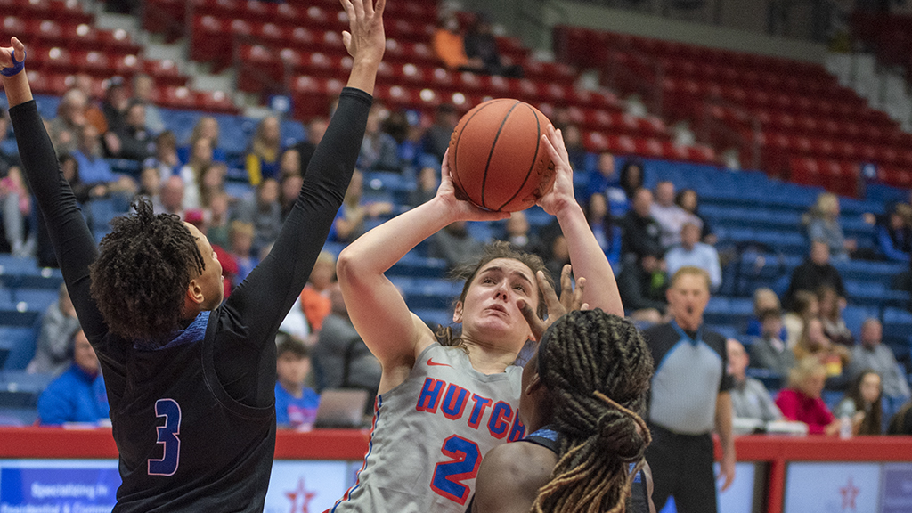 Natalie Payne scores a career-high 19 points as Hutchinson defeats Barton 73-47 in a KJCCC Contest on Wednesday at the Sports Arena. (Andrew Carpenter/Blue Dragon Sports Information)