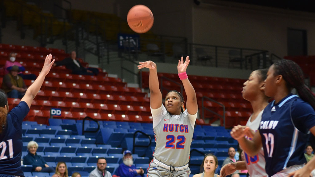 Mya Williams pours in a game-high 28 points as the No. 20 Blue Dragon women defeated Northwest Tech 87-68 on Monday in Goodland. (Sammi Carpenter/Blue Dragon Sports Information)