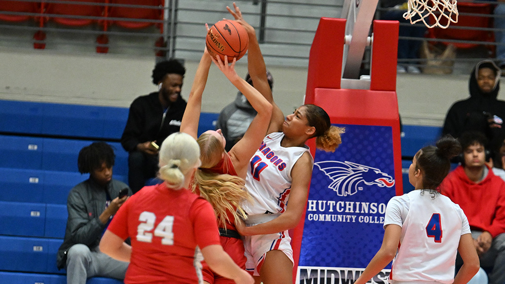 Monae Duffy blocks a shot during 80-54 victory over NOC-Tonkawa on Tuesday at the Sports Arena. (Andrew Carpenter/Blue Dragon Sports Information)