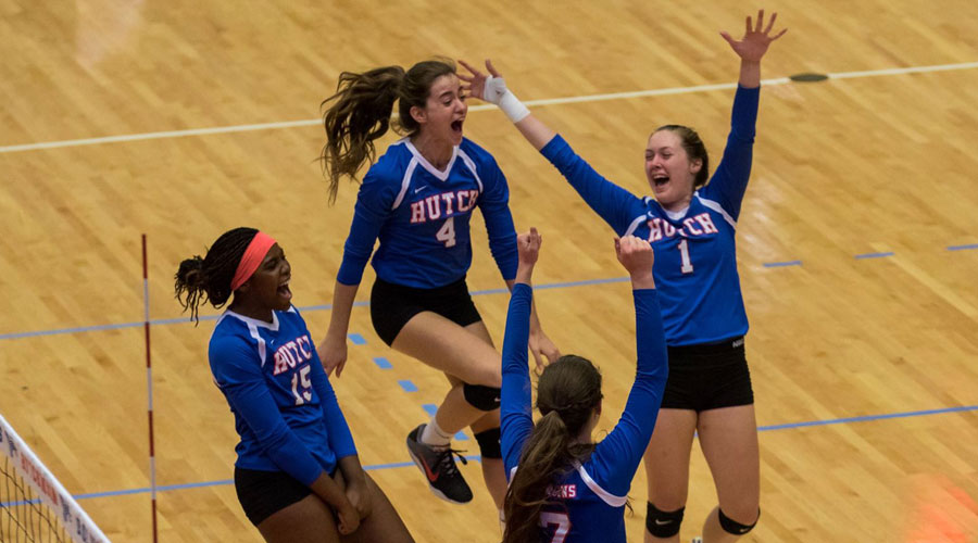 Blue Dragon Volleyball defeats Monroe College and Tyler Junior College on Day 1 of the TJC Classic in Tyler, Texas. (Allie Schweizer/Blue Dragon Sports Information).