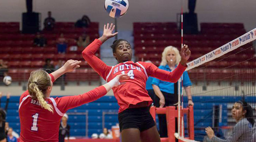 Tatyana Ndekwe had a career-high 12 total blocks in Hutchinson's 3-1 victory on Friday over Jefferson College at the Grizzly Invitational in West Plains, MO. (Joel Powers/Blue Dragon Sports Information)