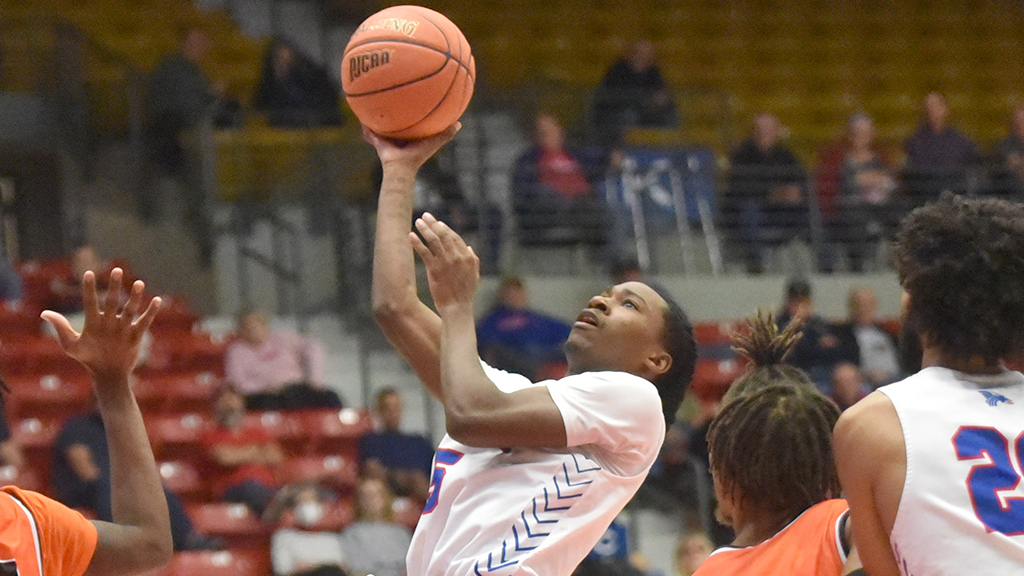 Kpbe Campbell scores 14 points and added a career-high seven assists and career-high-tying five steals in No. 7 Hutchinson's 81-66 KJCCC road win at Seward County on Saturday. (Andrew Carpenter/Blue Dragon Sports Information)