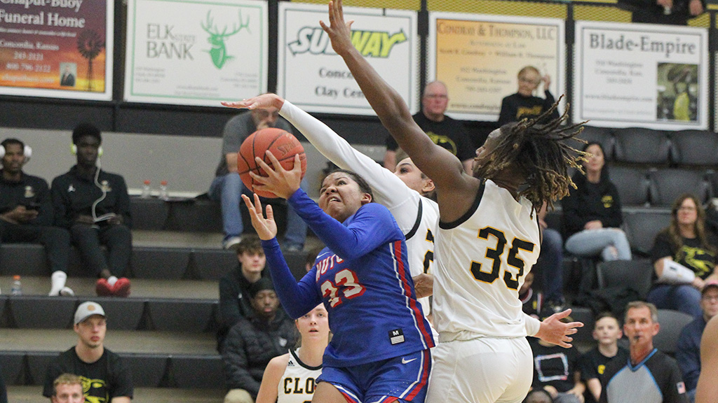 Kiki Smith drives to the hoop for a bucket in her 26-point performance in the No. 11 Blue Dragons' 77-50 victory over Cloud County on Wednesday in Concordia. (Billy Watson/Blue Dragon Sports Information)