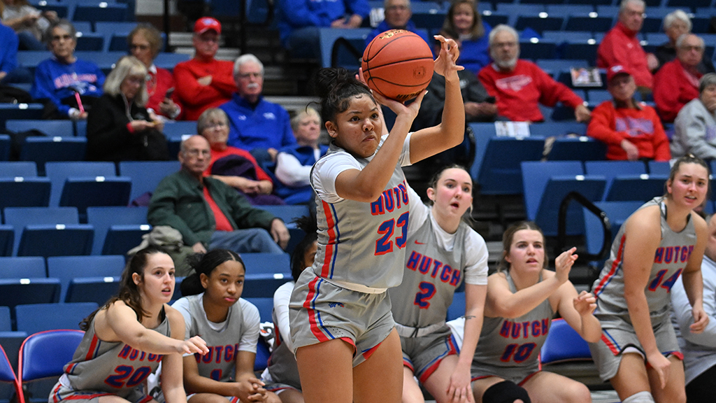 Kiki Smith hit four 3-pointers and finished with a game-high 25 points to lead the No. 11 Blue Dragon women to a 92-44 KJCCC victory over Northwest Tech on Saturday at the Sports Arena. (Andrew Carpenter/Blue Dragon Sports Information)