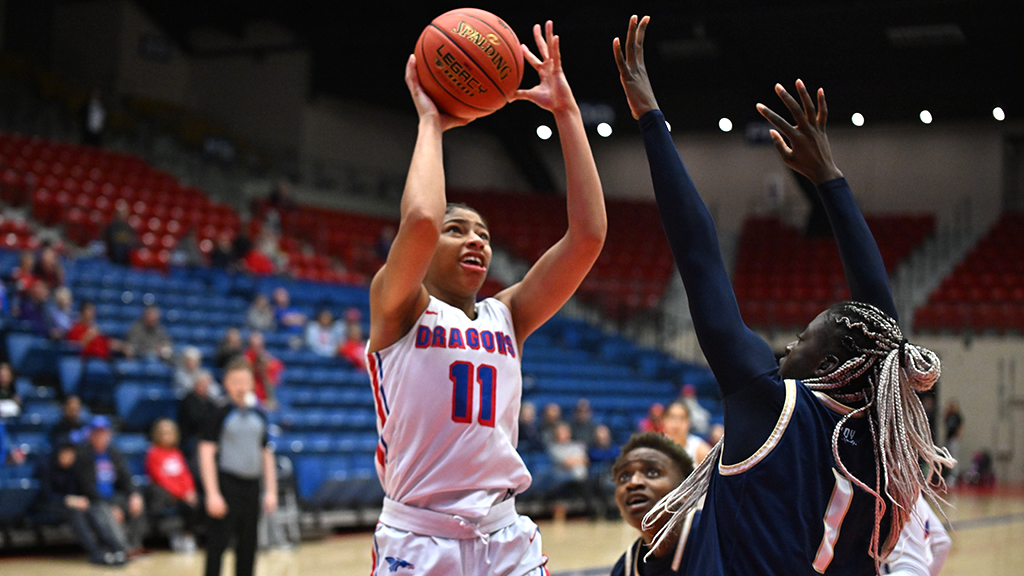 Monae Duffy had 24 points and seven rebounds to lead the No. 2-ranked Blue Dragon women's basketball team to an 82-60 KJCCC victory over Independence on Saturday at the Sports Arena. (Andrew Carpenter/Blue Dragon Sports Information)